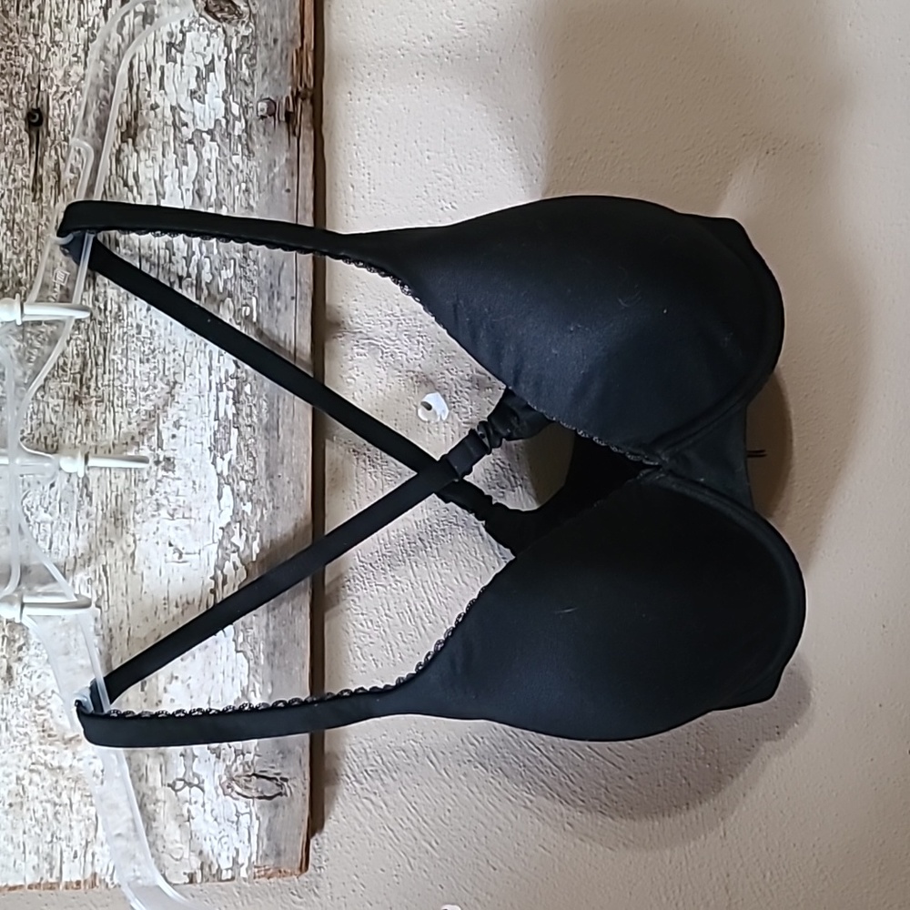 Victoria's Secret body by Victoria lined perfect coverage 32dd